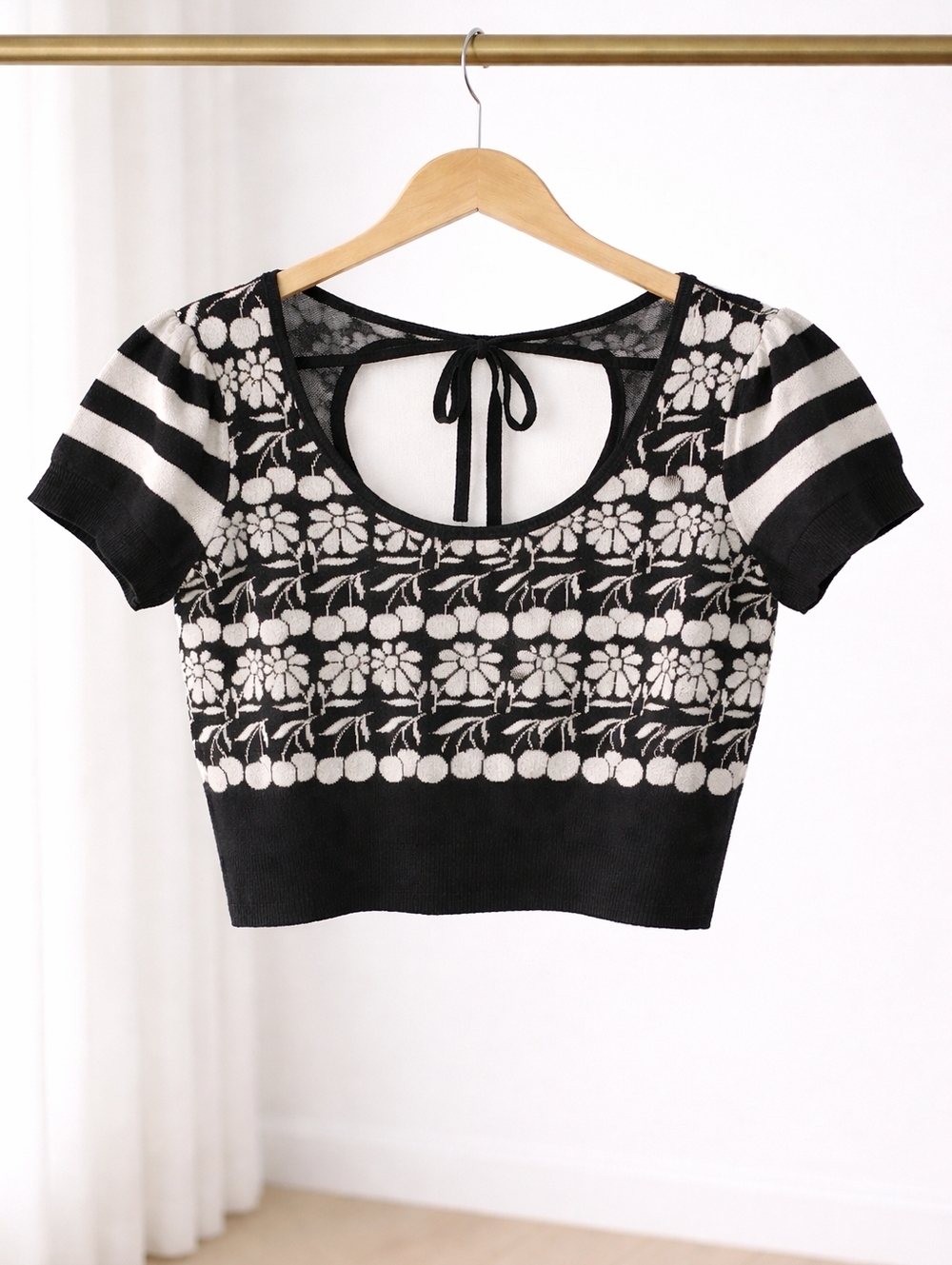 Black & White Floral Knit Crop Top - Women